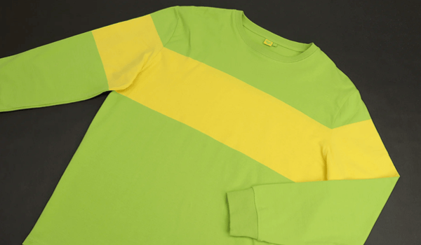 T-shirt vert à rayure jaune